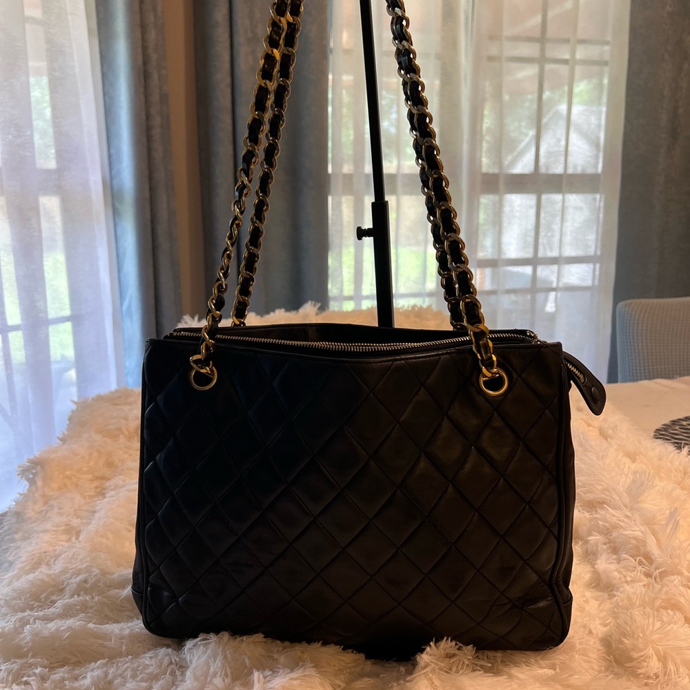 Vintage Chanel Black and Gold Quilted Shoulder Bag - Picture 3 of 16